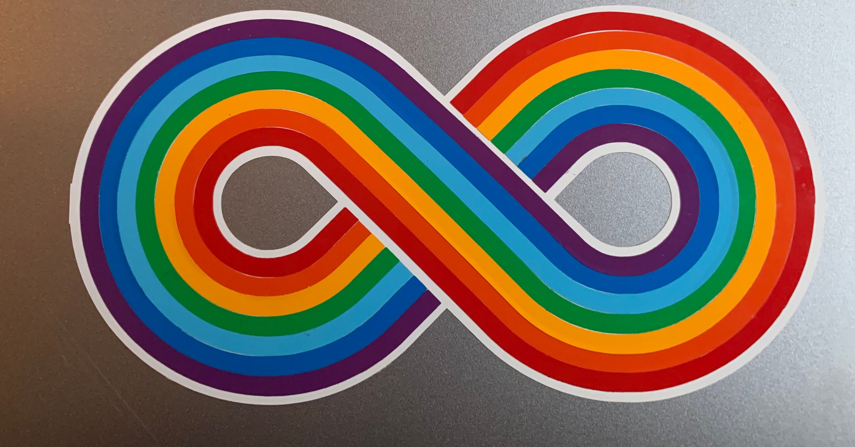 Simbolo dell’infinito color arcobaleno