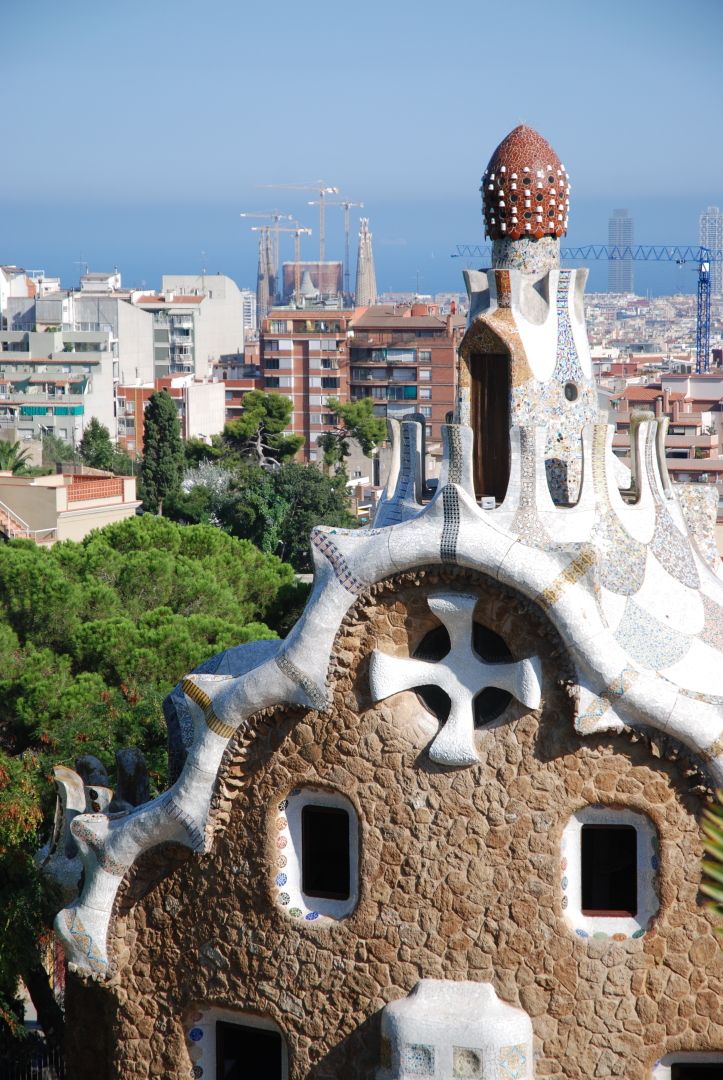 Parc Güell  (Barcellona, Catalogna, Spagna) edificio con vista della citta. Foto scattata con Nikon D80