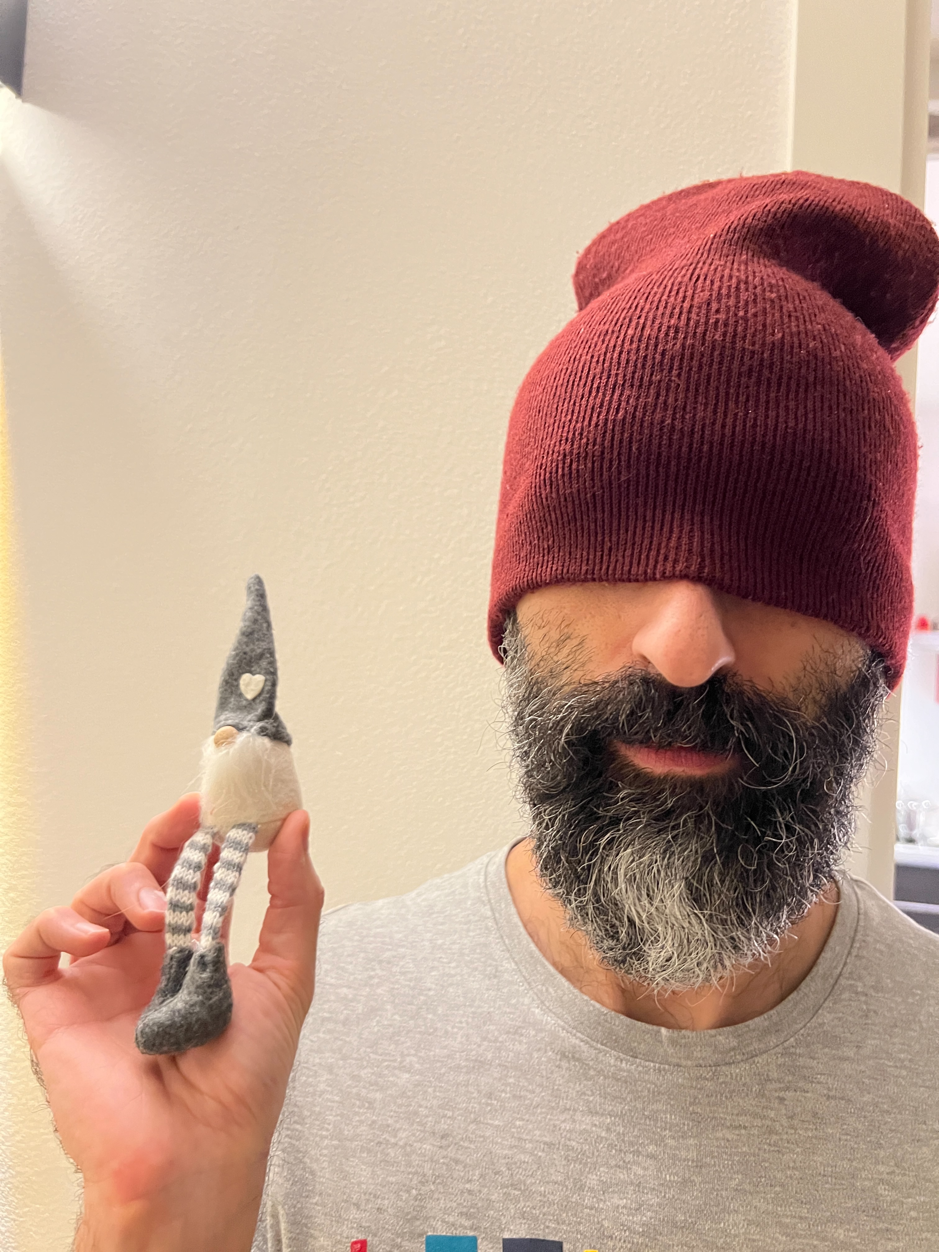 Foto ritratto con un pupazzetto barbuto come me