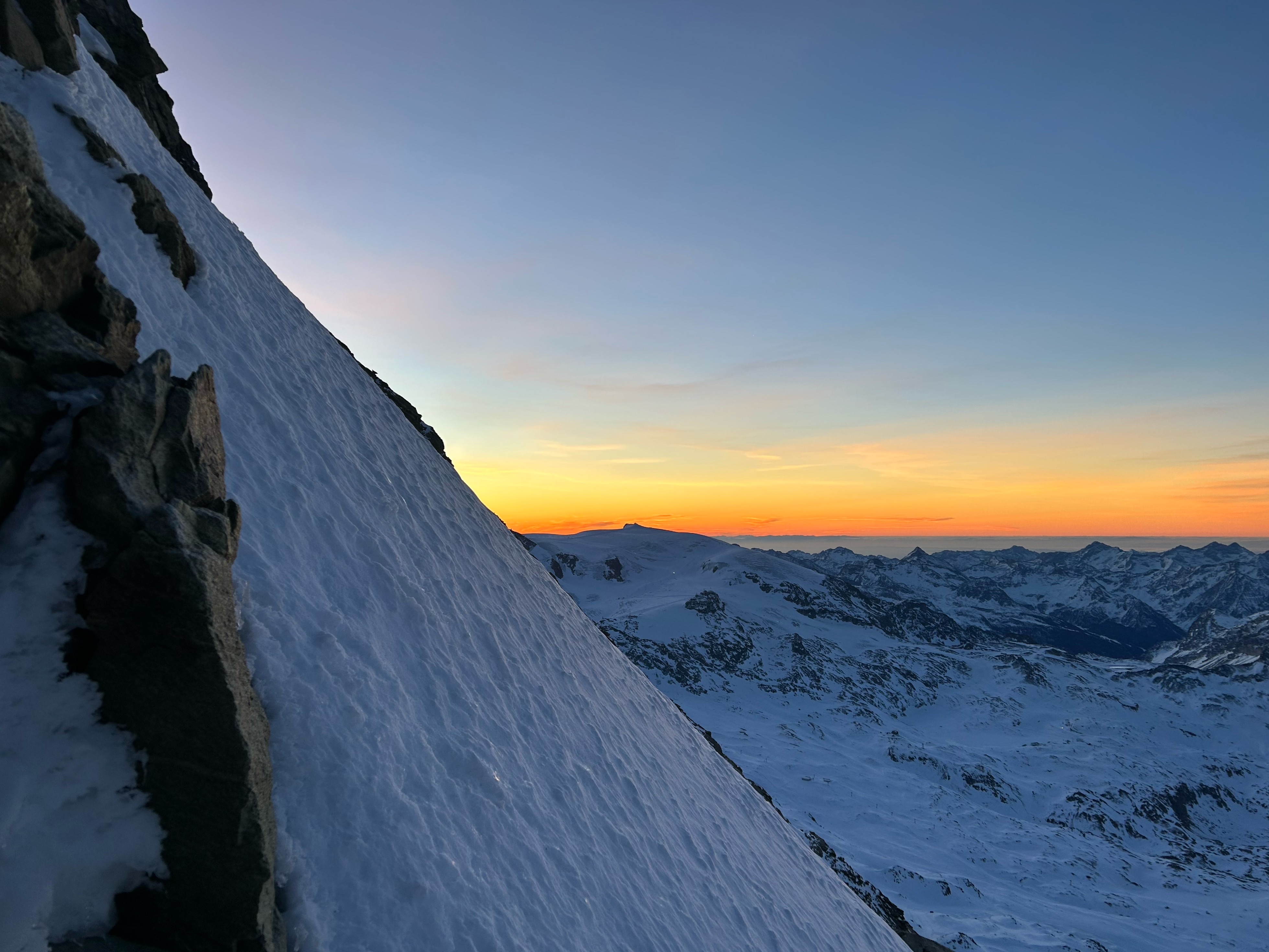 Alba vista dalla cresta del leone sul cervino